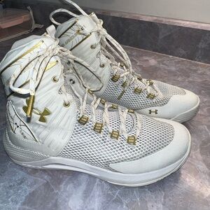 Women’s Under Armour shoes